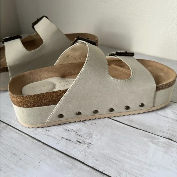 Altar’d State Platform Strappy Sandals- Size 7.5 - Picture 2 of 3